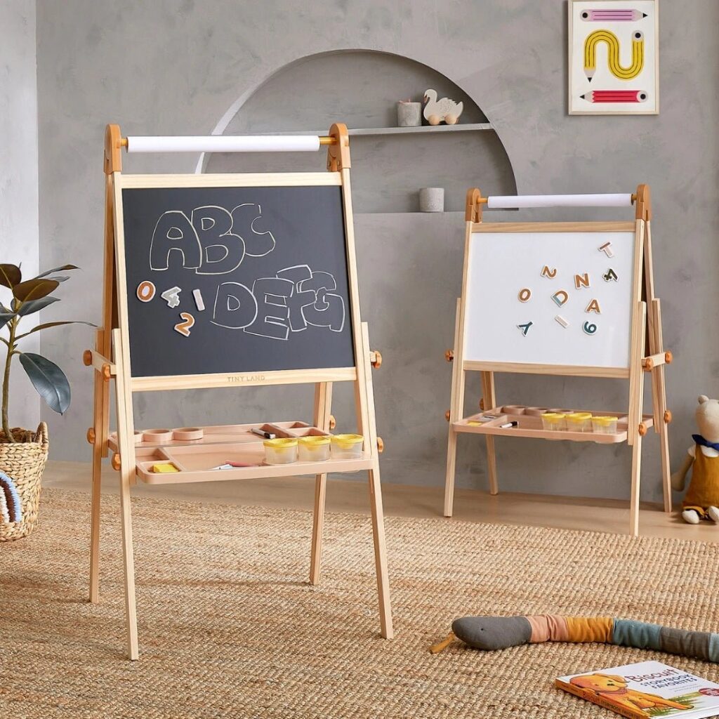 Caramel Magnitales Easel for Kids